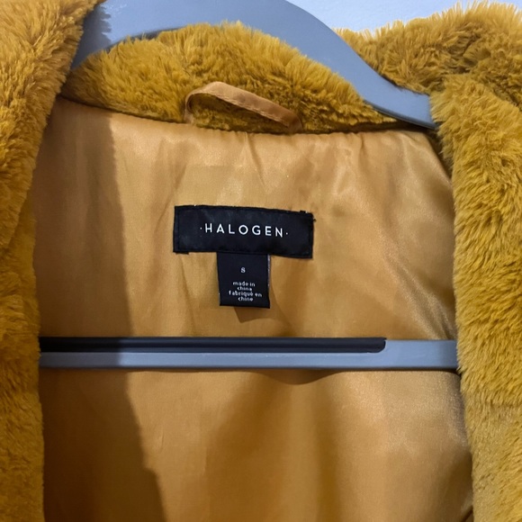 Halogen faux vegan fur coat. Size small. Golden yellow. Fully lined. - Picture 4 of 5